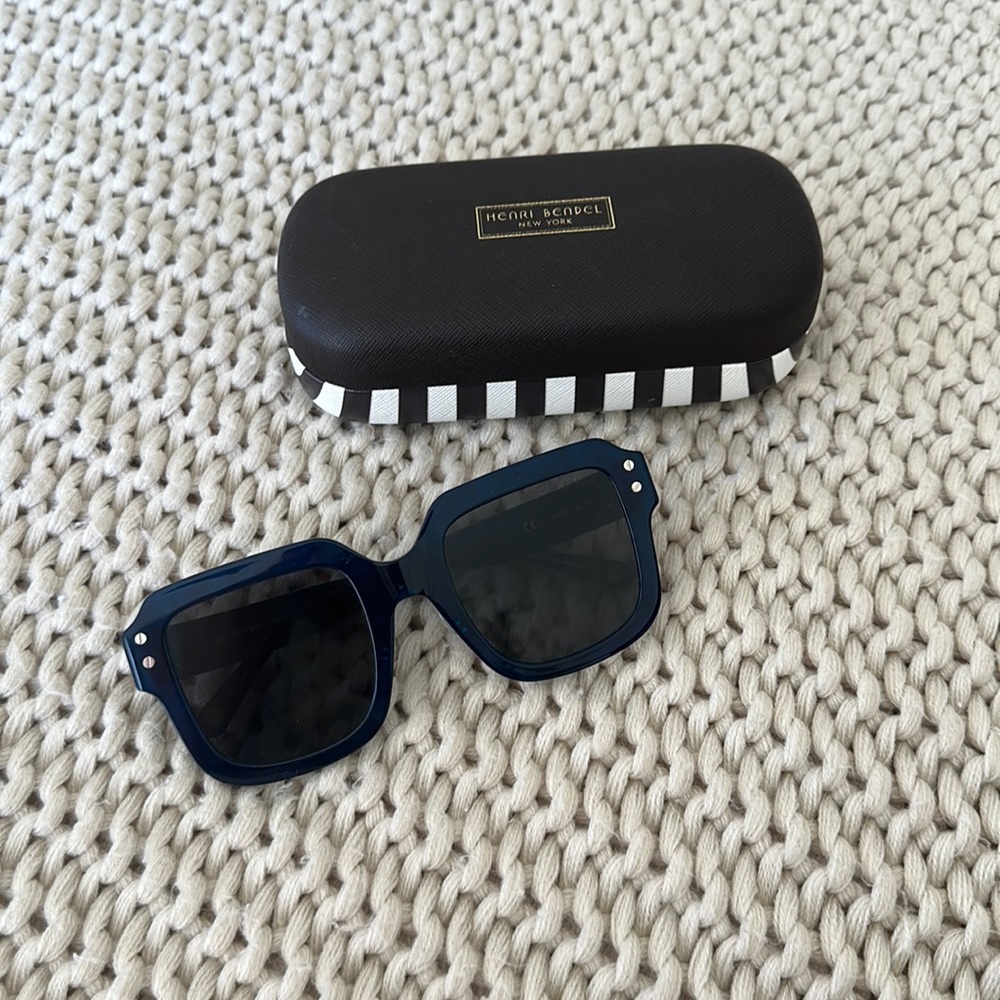 Like new henri Bendel sunglasses